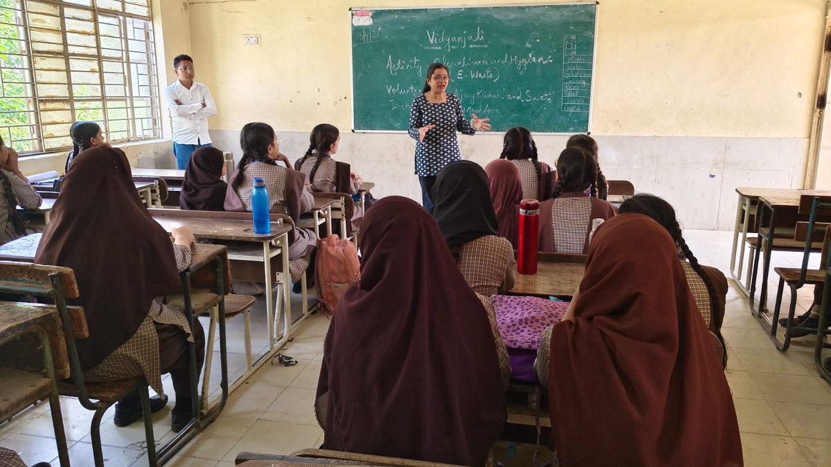 SarvaHitams's tweet image. Sarva Hitam Manav Seva Sansthan conducted an e-waste awareness session at Govt. Senior Secondary School, Joga Bai—empowering students to take steps towards a cleaner, greener future. 🌱♻️

#EwasteAwareness #GreenFuture