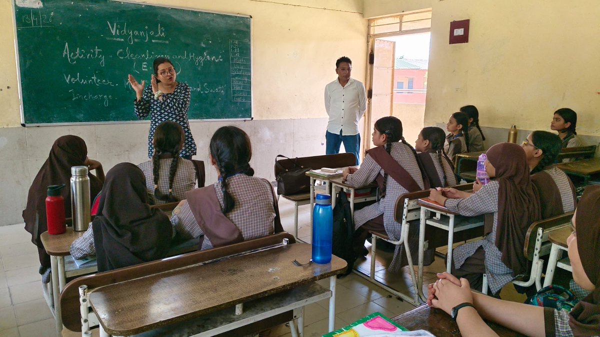 SarvaHitams's tweet image. Sarva Hitam Manav Seva Sansthan conducted an e-waste awareness session at Govt. Senior Secondary School, Joga Bai—empowering students to take steps towards a cleaner, greener future. 🌱♻️

#EwasteAwareness #GreenFuture