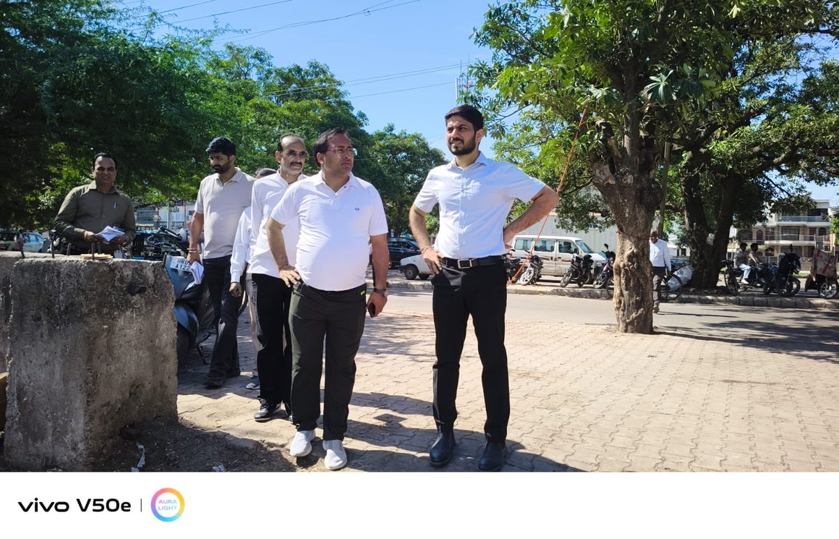 MC_Panchkula's tweet photo. Day-24 | Morning Inspection – Sector 21

Commissioner Shri Vinay Kumar reviewed door-to-door collection, sanitation, parks, road gullies &amp; C&amp;D waste dumping.

Strong RWA participation and impactful nukkad natak by Aashman Foundation.

#SwachhPanchkula #MCPanchkula #JanBhagidari https://t.co/RyHVOqtMlH