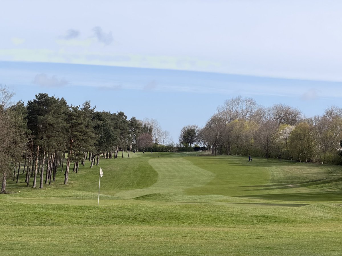 headingleygolf's tweet image. 🏌️‍♂️ Plenty of golfers on the course today with Masters fever continuing this week. 

⛳️ If you’re looking for a game on a top quality course, we have green fees starting from only £75pp after 1pm throughout April. 🙌 

#golfers #monday #golfcourse #teetimes #masters