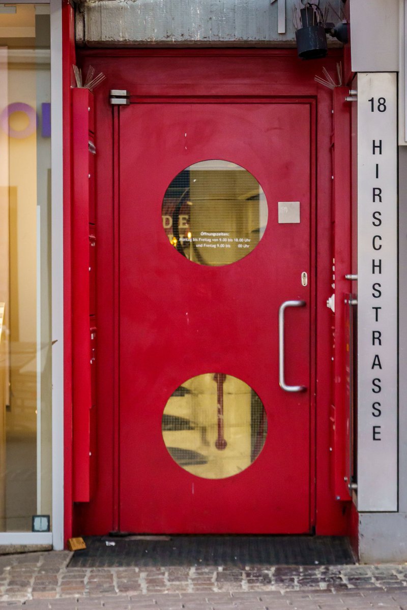 Stef2Ulm's tweet photo. #7Fotos - #RedDoor (7) https://t.co/GbNWlXBarC