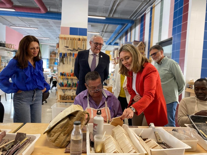 🫂 La Comunidad convoca las ayudas para proyectos contra la pobreza y la exclusión social.

👐 Política Social destina 2 millones de euros para financiar iniciativas de entidades del Tercer Sector que fomenten la inclusión y atiendan a la población vulnerable.

🗓️ El plazo de