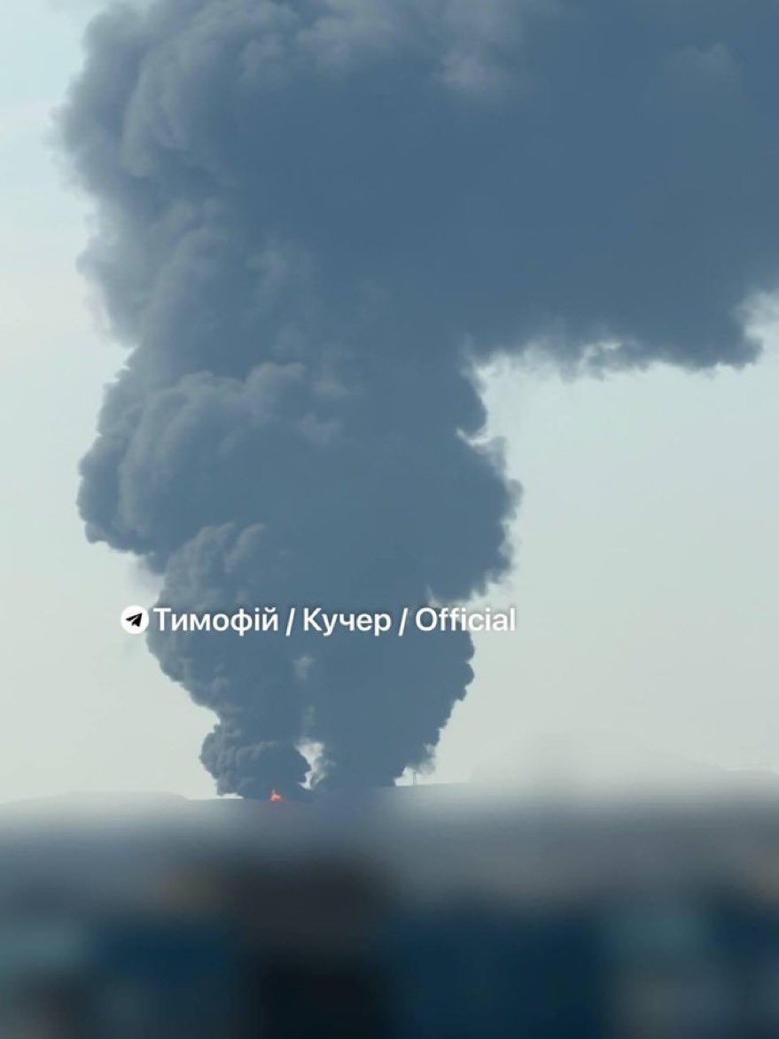 UKR_token's tweet image. Rusia atacó Dnipro. La infraestructura resultó dañada, se desató un incendio.

#Ucrania
