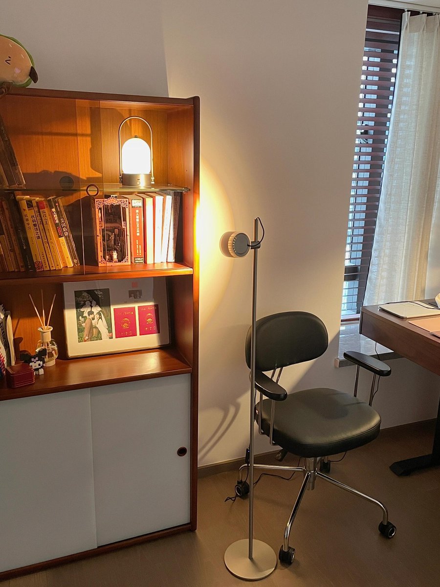 glen63774946028's tweet image. "Sorting old stuff Turn clutter into clarity!  Donate what you don’t need—someone else will treasure it. #DeclutterYourSpace #OldItemJoy"