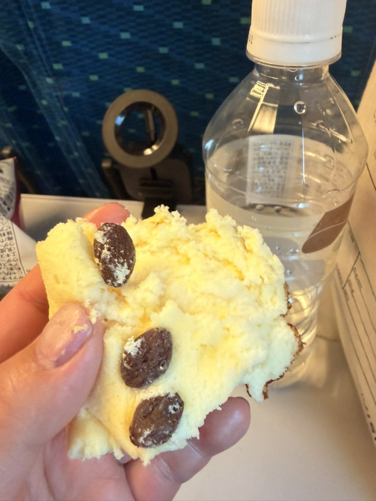 なつこ tweet media