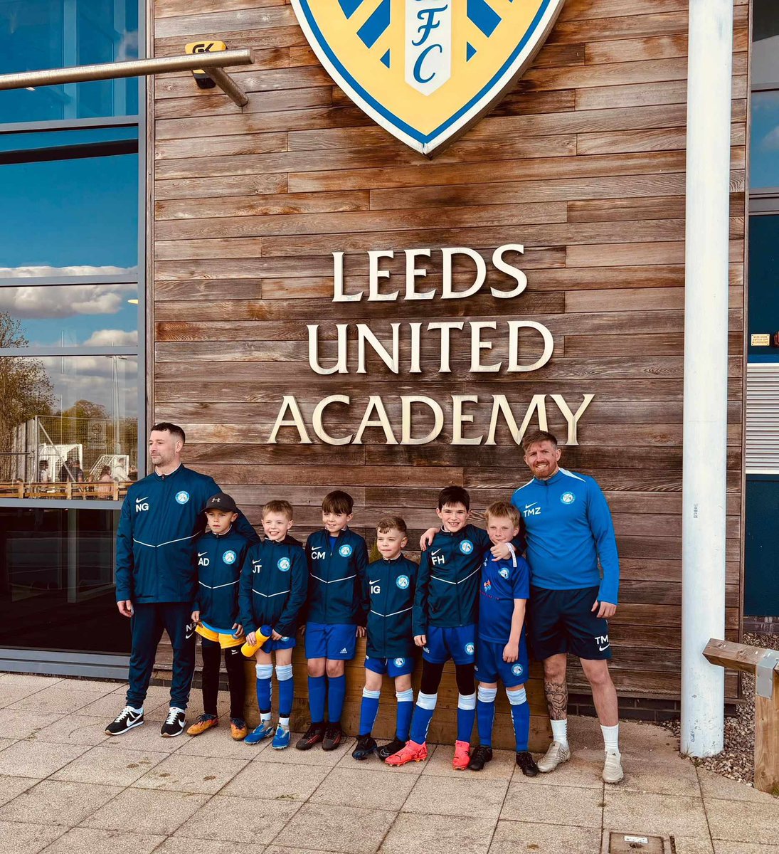 Teamgrassroots_'s tweet image. 🗣️Show us your team 
#Shoutout to Brooklyn Lions U8s 🦁who were invited to Throp Arch Training Centre by Leeds United to complete in their Easter Cup.🏆

The grassroots team played a group stage with 5 other top teams including academy teams and gave their all which resulted in