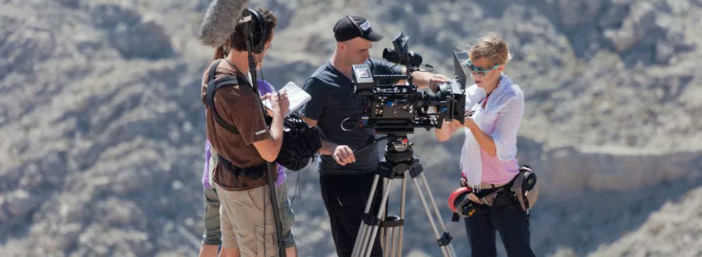 studyrama's tweet image. 💼Le #métier du jour 
Découvrez le #réalisateur de #films🎞️, ses missions, sa #formation et son #salaire💶!
👉bit.ly/4msK9c3
#STUDIOM #cinéma #orientation