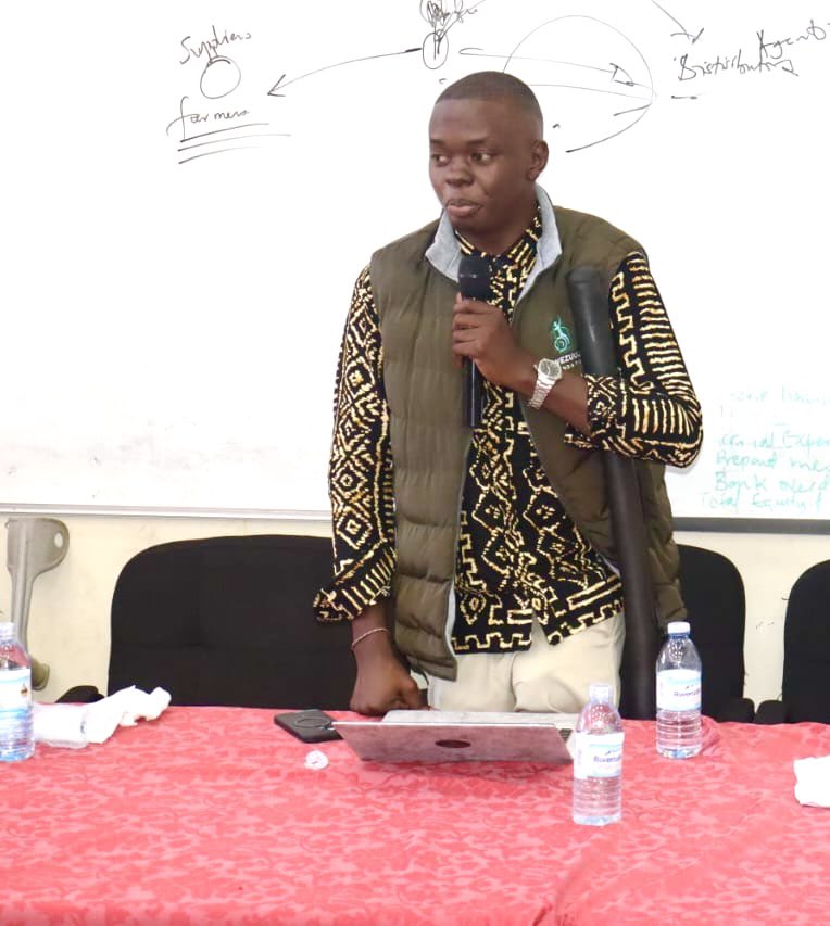 BugembeNelson's tweet image. YES or NO 

Do young people with and without disabilities know their SRHR?

Last week, through our partner 
@SRHRAllianceUg I facilitated a session on #InclusiveSRHR during the Boychild Mentorship Series at MUBS for boys with and without disabilities.

The session created a safe