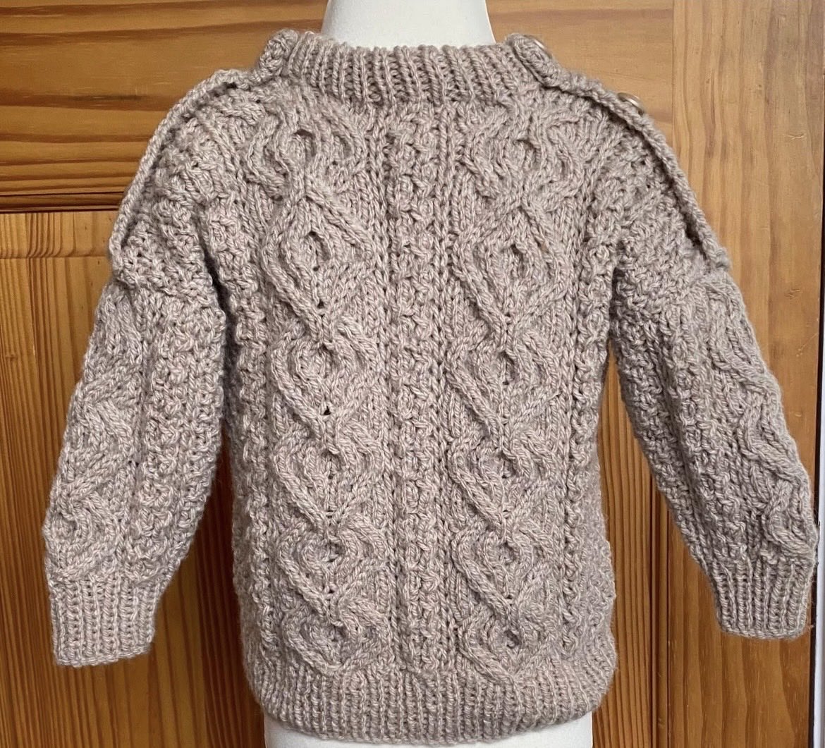 ScotKnitter's tweet image. folksy.com/items/863370
Hand knitted beige sweater in a blend of wool with alpaca to fit age 2-3 years - buttons down each shoulder to unfasten and make the neckline wider for dressing- both attractive and practical 
#MHHSBD #firsttmaster #Craftbizparty