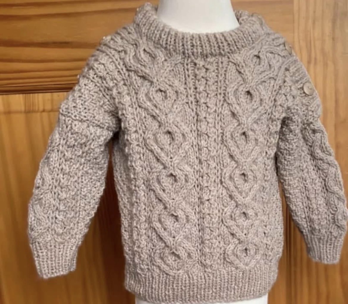 ScotKnitter's tweet image. folksy.com/items/863370
Hand knitted beige sweater in a blend of wool with alpaca to fit age 2-3 years - buttons down each shoulder to unfasten and make the neckline wider for dressing- both attractive and practical 
#MHHSBD #firsttmaster #Craftbizparty
