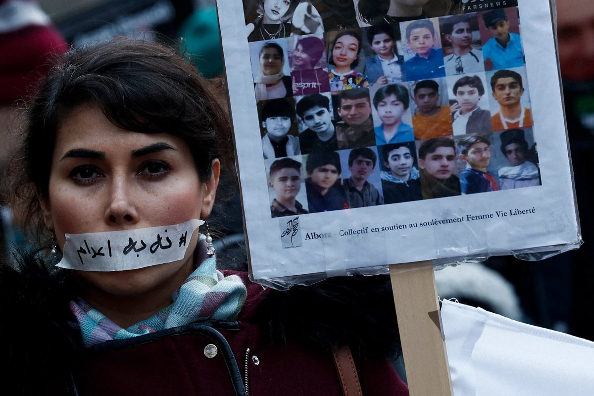 MarioNawfal's tweet image. 🇮🇷 Iran executed at least 1,639 people in 2025, the highest number since 1989 and a 68% jump from the year before.

That's more than 4 executions a day, every day, for an entire year. 48 of them were women, the highest figure in over 20 years.

Rights groups warn the number is