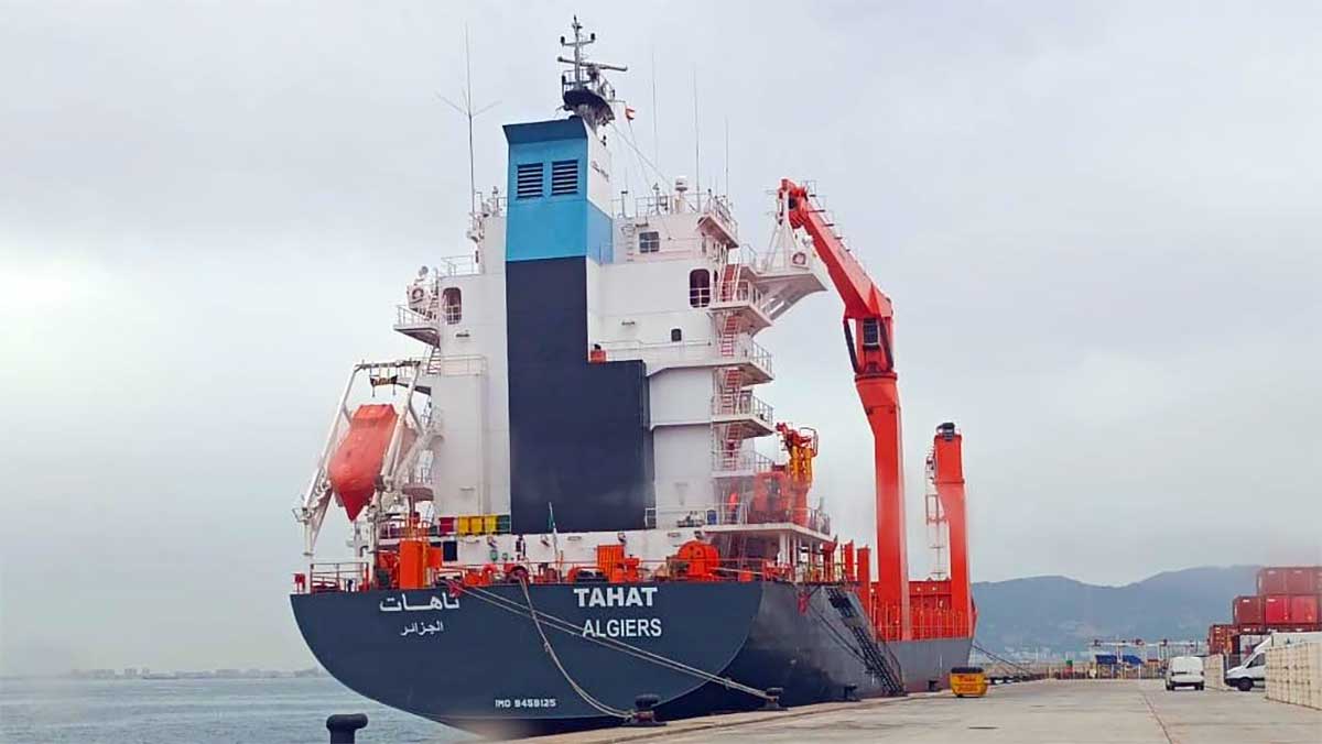 EstrechoDigital's tweet photo. 🟦 Transcoma gestiona en el puerto de Algeciras la reactivación integral del portacontenedores Tahat
·
#buqueTahat #CNANMED #consignatariamarítima #EstrechodeGibraltar #logísticaportuaria #portacontenedores #PuertodeAlgeciras #reparaciónnaval #Transcoma
https://t.co/tj36w3qhft https://t.co/F9TDZAiXum