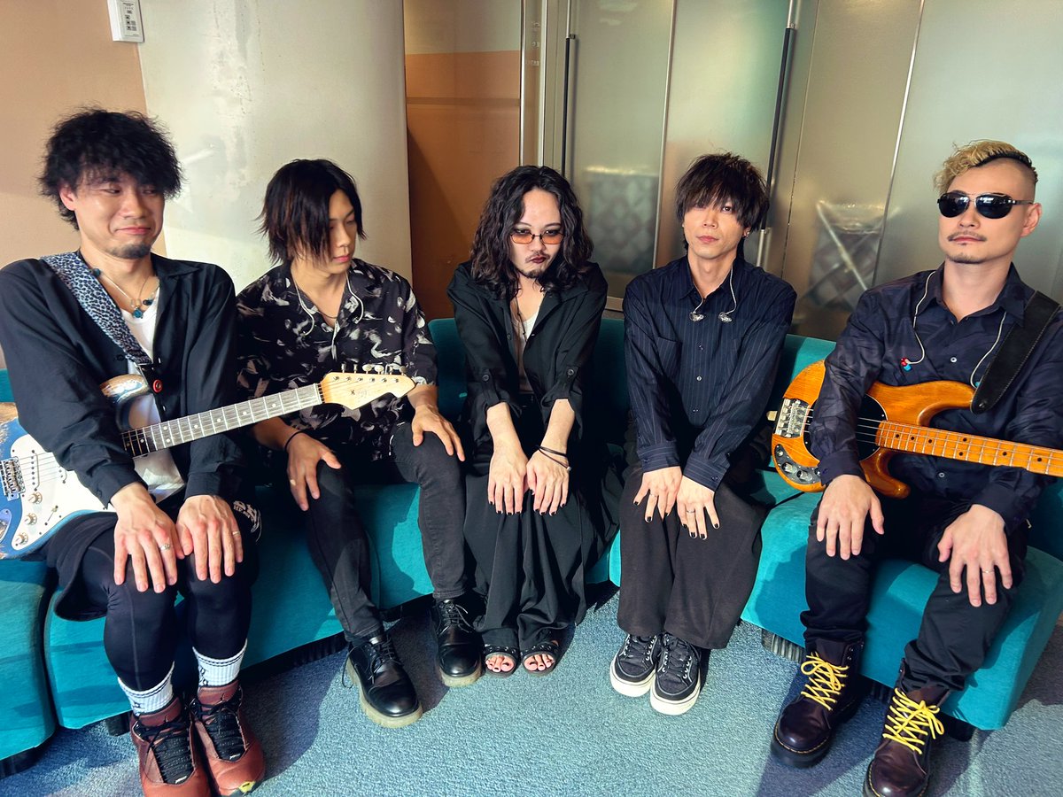 🟨◈🟨◈🟨

【 #TOOBOE メディア情報 】

本日‼️必見‼️

4/13(月) 26:50~
テレビ東京「プレミアMelodix!」
( <a href="/tx_melodix/">プレミアMelodiX!</a> )
に出演させて頂きます🐕✨

ライブもトークも盛りだくさん🔥🔥
いつものメンバーとお行儀よく待機の様子✨

#プレミアMelodiX
#南海キャンディーズ

🟨◈🟨◈🟨