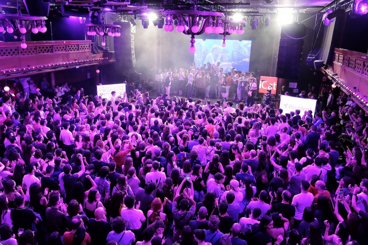 enderrock's tweet photo. 🎶 El Desconcert (@3CatCultura) celebra 10 edicions, i ho farà el 5 de maig a la sala Apolo amb Alosa, Mama Dousha, @danperalbo14 i El Comboi, @sidonie_, P.A.W.N. Gang i @vennusauri, entre molts altres artistes. 
https://t.co/AGWYiWuyDd https://t.co/GRJJ2d9cGJ