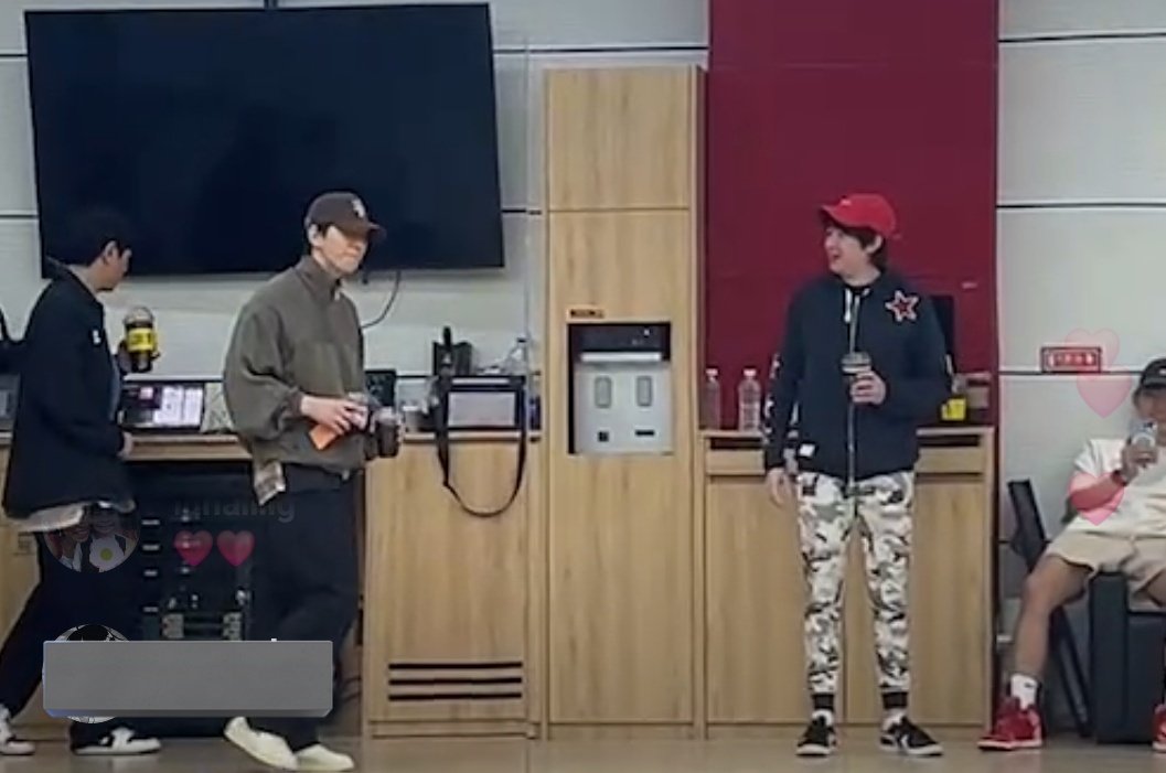 현생에 치여 시간 가는 줄 몰랐는데 도쿄돔 콘이 4주 정도 남았네~~ 기대된다😚 오빠들 연습하는거 보니 더 설렘😍