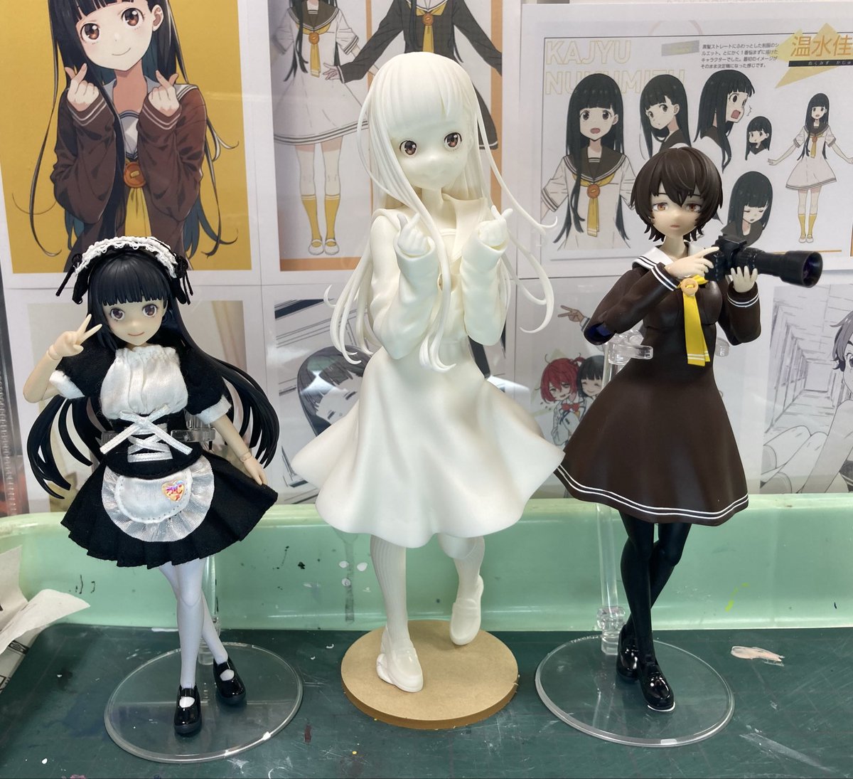 昨日の今日ですから胸のスカーフパーツは無い状態ですが軸打ちし仮組して立たせてみました😊
瞳もコピーを仮置きして雰囲気を確かめます😊コレはカワユク仕上がりそうです🥰
創彩少女庭園改造で佳樹の面相も桃園中学冬服も経験済ですから段取りと仕上がりが読めるのは安心です😊

#出戻りモデラー