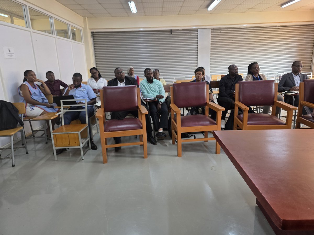 SemitalaFred's tweet image. @Kabugocharles01 @kirudduNRH  presenting to the team from @CDCgov #UG  and @Reachoutmbuya the 10 years of  collaboration with @MJAPUg  on comprehensive and  #AdvancedHIVCare over the past 10 years. He recommends that integrated models of care should be tailored to the context of