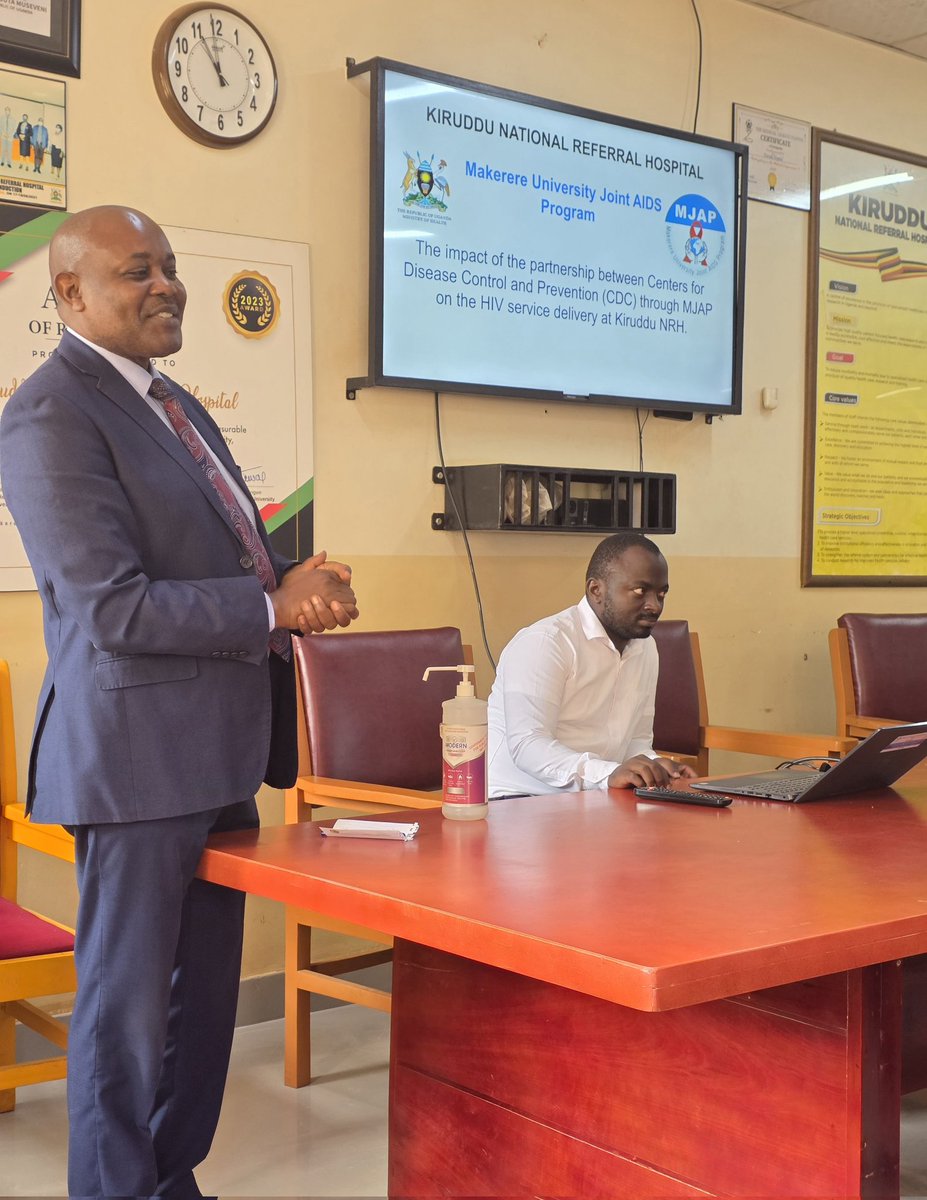 SemitalaFred's tweet image. @Kabugocharles01 @kirudduNRH  presenting to the team from @CDCgov #UG  and @Reachoutmbuya the 10 years of  collaboration with @MJAPUg  on comprehensive and  #AdvancedHIVCare over the past 10 years. He recommends that integrated models of care should be tailored to the context of