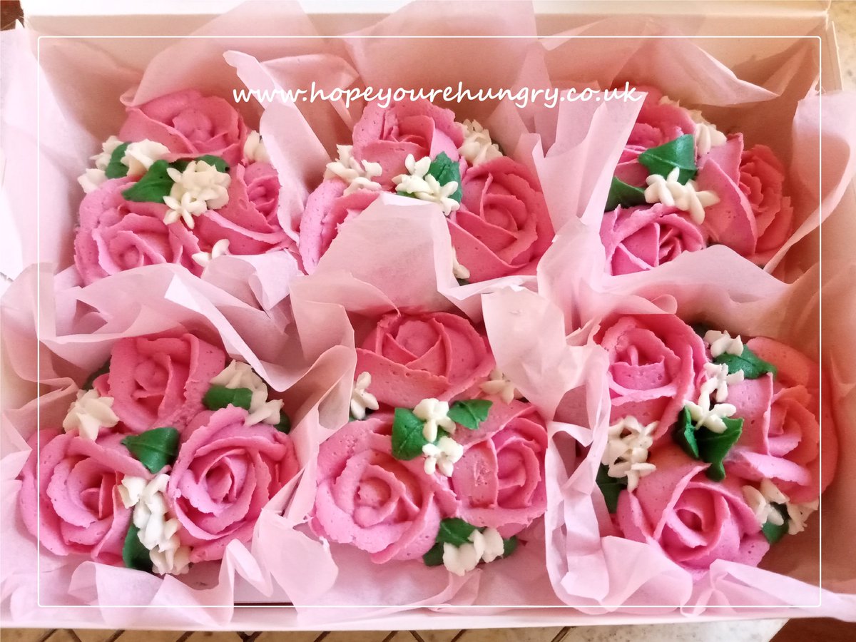 re_hungry's tweet image. Good morning lovely Hungrys! It's a beautiful Monday &amp;amp; the #sugarart awaits! Thank you for your kind support, it's much appreciated. Here's a box of my edible blooms to brighten your day. Have a #delicious new week &amp;amp; stay hungry! ;) x #bakeithappen #cake #roses #flowers #cupcakes