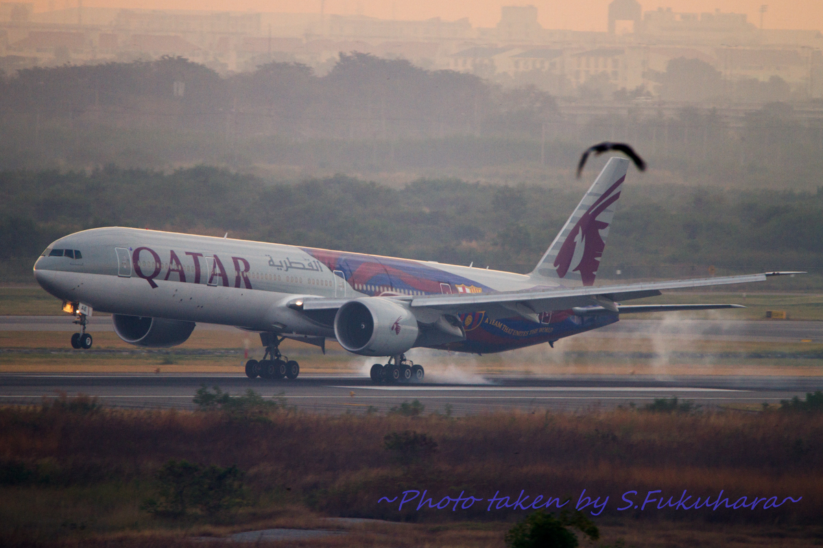 Tga380800's tweet image. Airline:Qatar Airways
Aircraft:B777-300ER
Locations:BKK
Date:28/12/2014
Remarks:FC Barcelona Livery

#QatarAirways #カタール航空 #QR
#Boeing #B777 #B777300ER
#BKK #SuvarnabhumiInternationalAirport #スワンナプーム国際空港 #VTBS
#飛行機好きな人と繋がりたい #飛行機好きな人