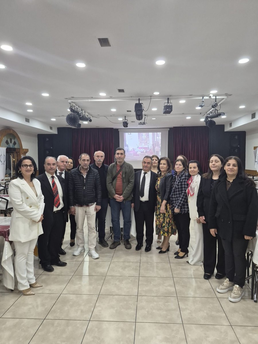 Paskalya Bayramı nedeniyle Bakırköy Süryani Kilisesini ilçe örgütümüz olarak ziyaret ettik.
Bizi içtenlikle karşılayan Kilise Yönetiminin misafirperverliği için teşekkür ediyoruz.
Paskalya’nın halkların,inançların,özgür ve güven içinde yaşadığı bir geleceğe umut olması dileğiyle