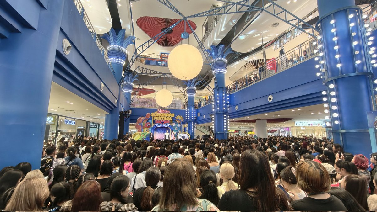 PerthOfficialTH's tweet image. คนมาหาเพิร์ธแซนต้าเยอะมาก

PERTH SANTA AT SONGKRAN THE MALL BANGKAPI

​#TheMallSongkranxPerthSanta