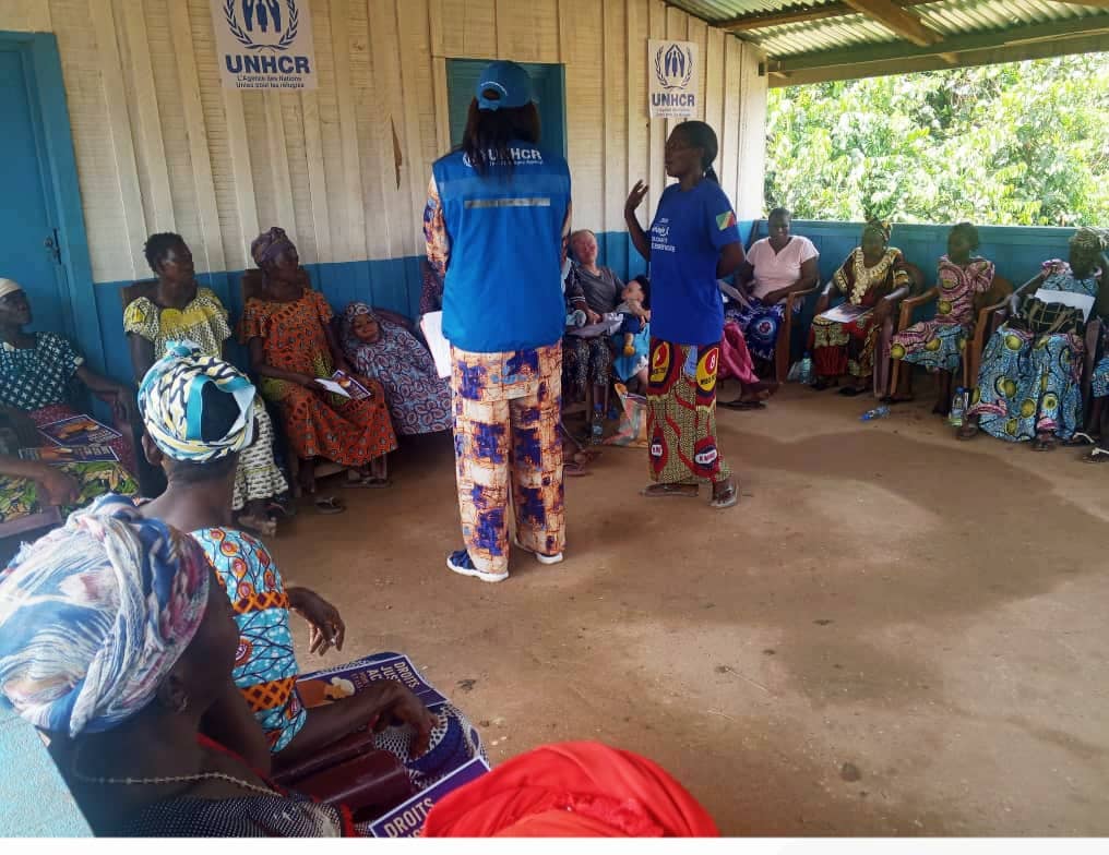 CongoUnfpa's tweet image. À Bétou 🇨🇬, +100 femmes et filles vulnérables accompagnées par l’#UNFPA, #HCR &amp;amp; #CNAR

Junod (maïeuticien) : santé reproductive
Fred (psychologue) : soutien psychosocial

➡️ Information, écoute &amp;amp; kits de dignité pour restaurer autonomie et espoir.

#Santé #Protection @followers