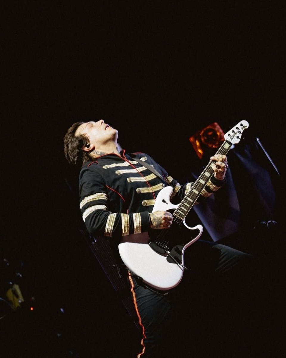 Frank Iero Hourly tweet media