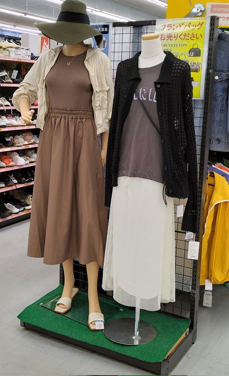 offhouse_nozato's tweet image. オシャレなワンピース👗
やバック💼などたくさん
揃えてます❣
季節替えのこの時期
にいかがですか？

#オフハウス
#レディース
#服
#バック