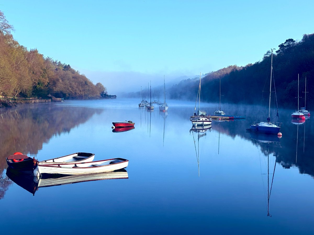 Fradderstokie's tweet photo. Good morning from beautiful Rudyard. The temperature was -1° down at the lakeside at 7:30am. Can you see the Lady of the Lake through the mist? Happy Monday 🥾⛵️ https://t.co/SUzyLeOUkt
