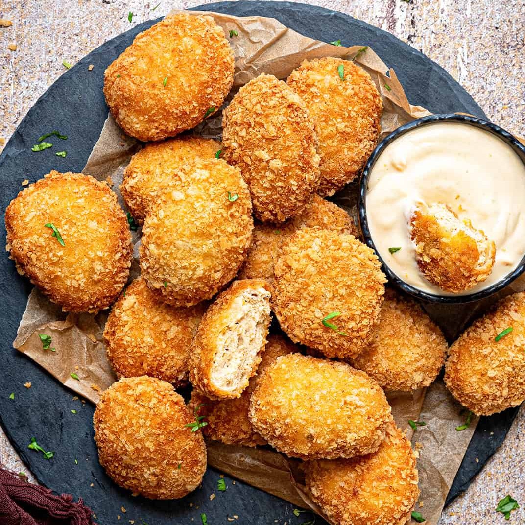 Coinvo's tweet image. JUST IN: 🇬🇧 Fried food like chicken nuggets or fish and chips will be banned from U.K. schools to reduce obesity.

Pizza and sausage rolls will also be 'severely limited.'