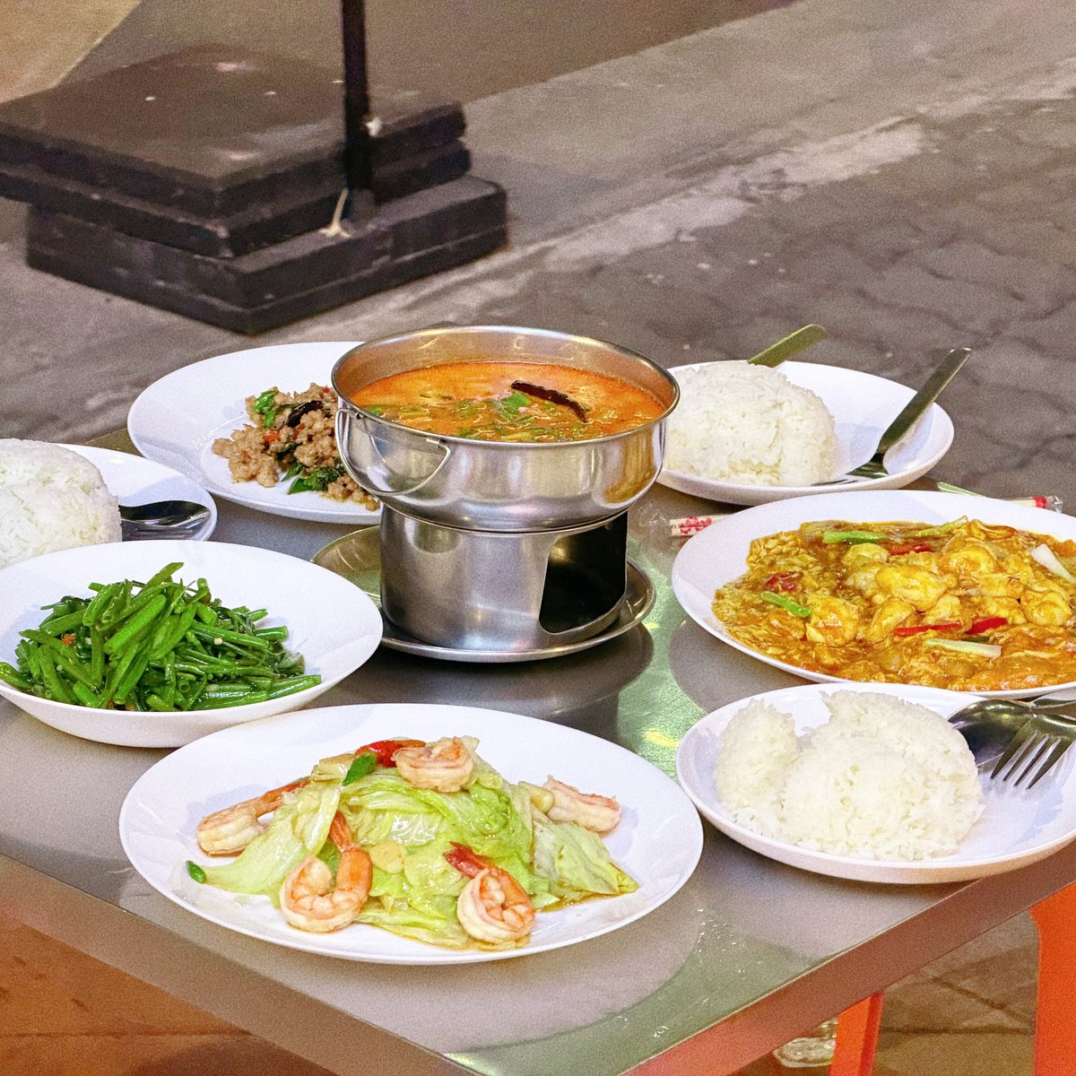 Beautiful people, beautiful meal, beautiful everything. The restaurant was closed but served us anyway. And when we couldn't order more, they gave us an extra dish anyway! <a href="/Jia_maomao0627/">Jia_maomao</a> 

#BabyFeat 
#FortPeat