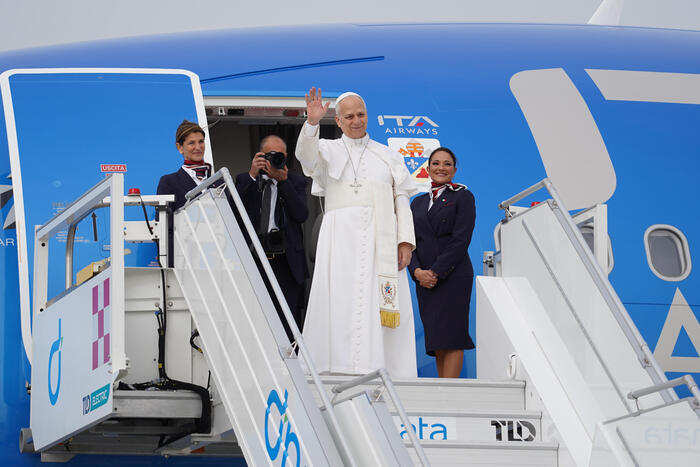 GiovaQuez's tweet image. La replica di Papa Leone XIV: “Non ho paura dell'amministrazione Trump. Io parlo del Vangelo. Non sono un politico. Non ho intenzione di fare un dibattito con lui. Non penso che il messaggio del Vangelo debba essere abusato come alcuni stanno facendo”.

Colpito e affondato.