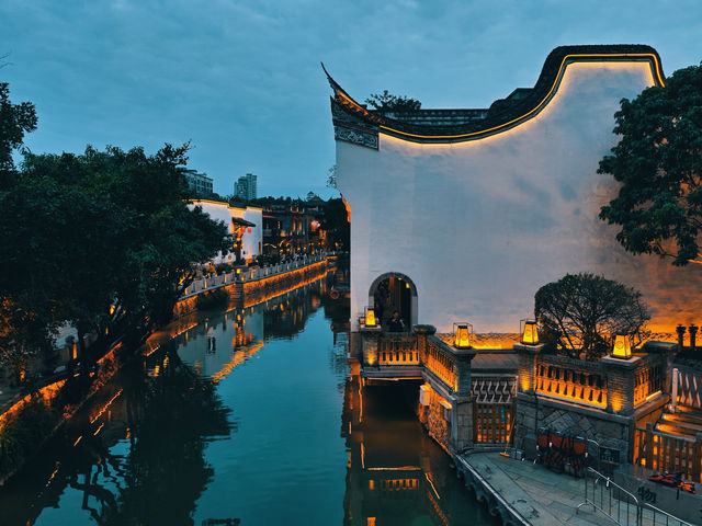 HolaFujian's tweet image. Fuzhou Shangxiahang｜A Romantic Journey from Day to Night #RefreshingFujian #Scenery
For more information, visit: m.tripadvisor.cn/webapp/toplist…