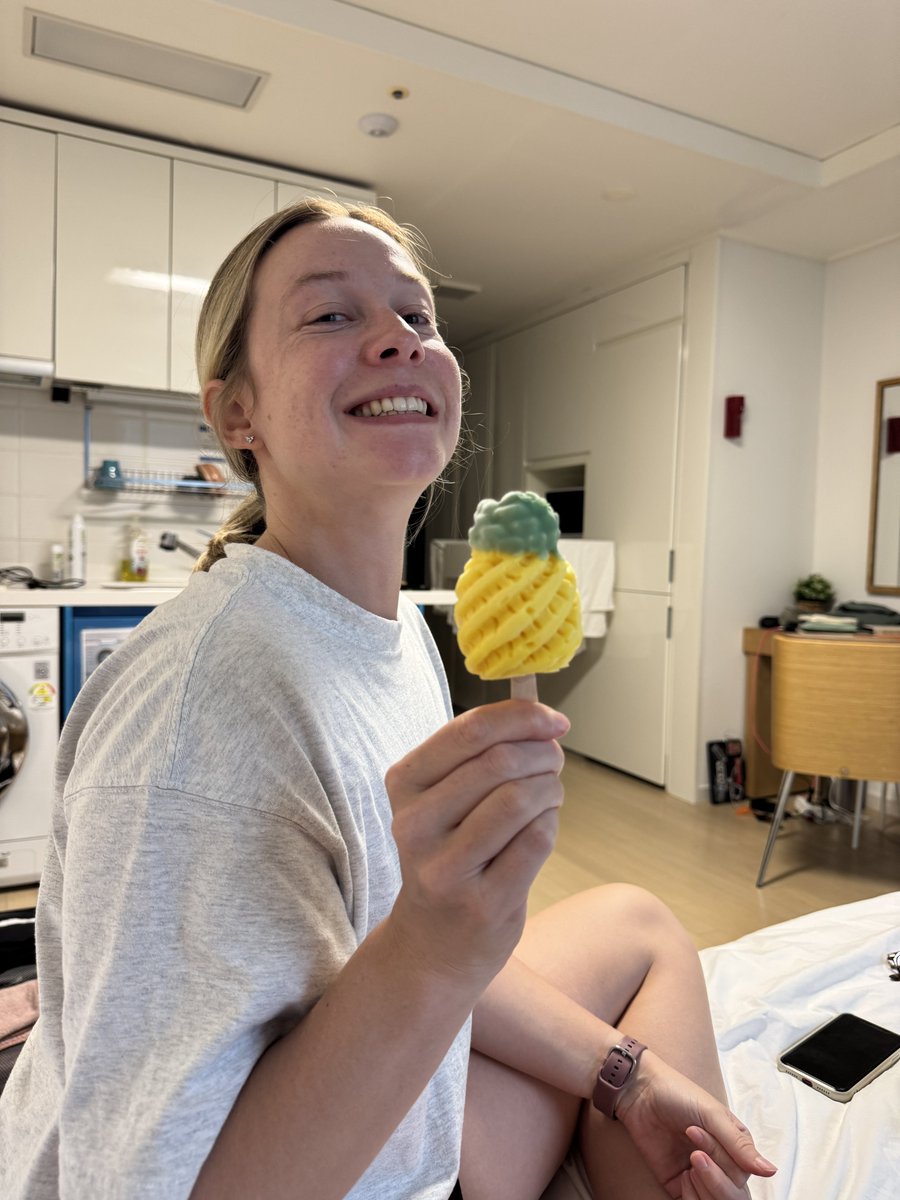 The_Dave_Mani's tweet image. Tracey found fruit shaped ice cream and both them all! 😂🍌🍍🍦 #icecream