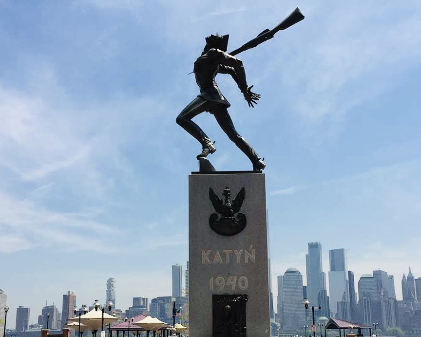 On this day, we remember the victims of the Katyn massacre — a crime that reminds us of a true nature of Russian imperialism, and of Soviet crimes against 🇱🇹🇱🇻🇪🇪🇦🇿🇺🇦🇲🇩🇭🇺&amp; many other nations.

Europe stands stronger in solidarity and when history is faced with honesty 🇱🇹🇵🇱