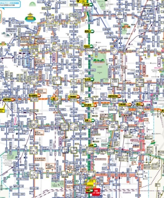 ご存じない方に説明すると、京都の市バスは主要な道路を走りまくっており、これを乗りこなせばほぼ全ての主要な場所にいけるので超便利

なお、ややこしすぎて全てを理解している市民はほぼいない模様