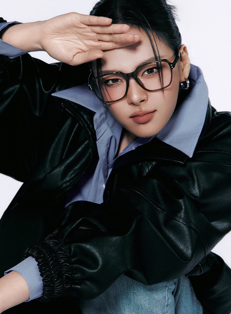 아니 왜 이렇게 잘생긴거여