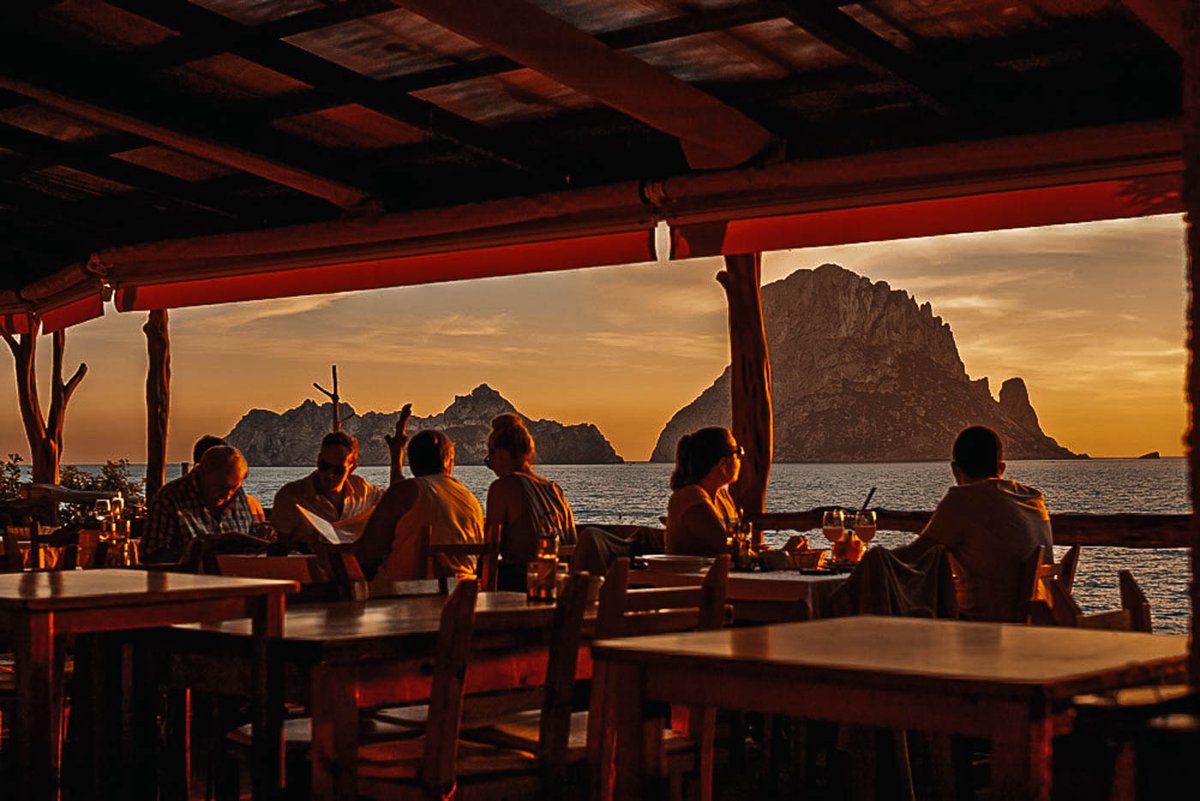 Santjosepibiza's tweet image. A quiet place to unwind and enjoy the sunset… The coast of Sant Josep 🧡

#SantJosepFullofLife #SunsetLovers #LoveSantJosep #SantJosepLovers #SantJosepdesaTalaia #Ibiza