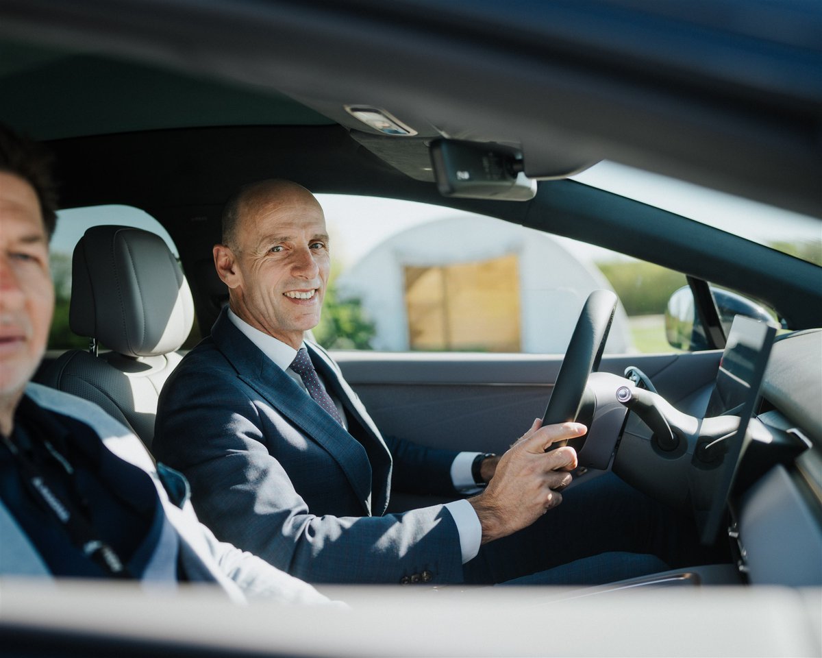 This week, we hosted an Austrian official at Magna in Graz 🇦🇹
For XPENG, Europe isn't just a market—it's home.
We aren't just exporting cars; we are embedding ourselves in the local ecosystem through local assembly, local expertise, and local value.
By partnering with European icons, we ensure our human-centric AI mobility is trusted, relevant, and built in Europe, for Europe.
Together, we’re defining the future of mobility.
$XPEV