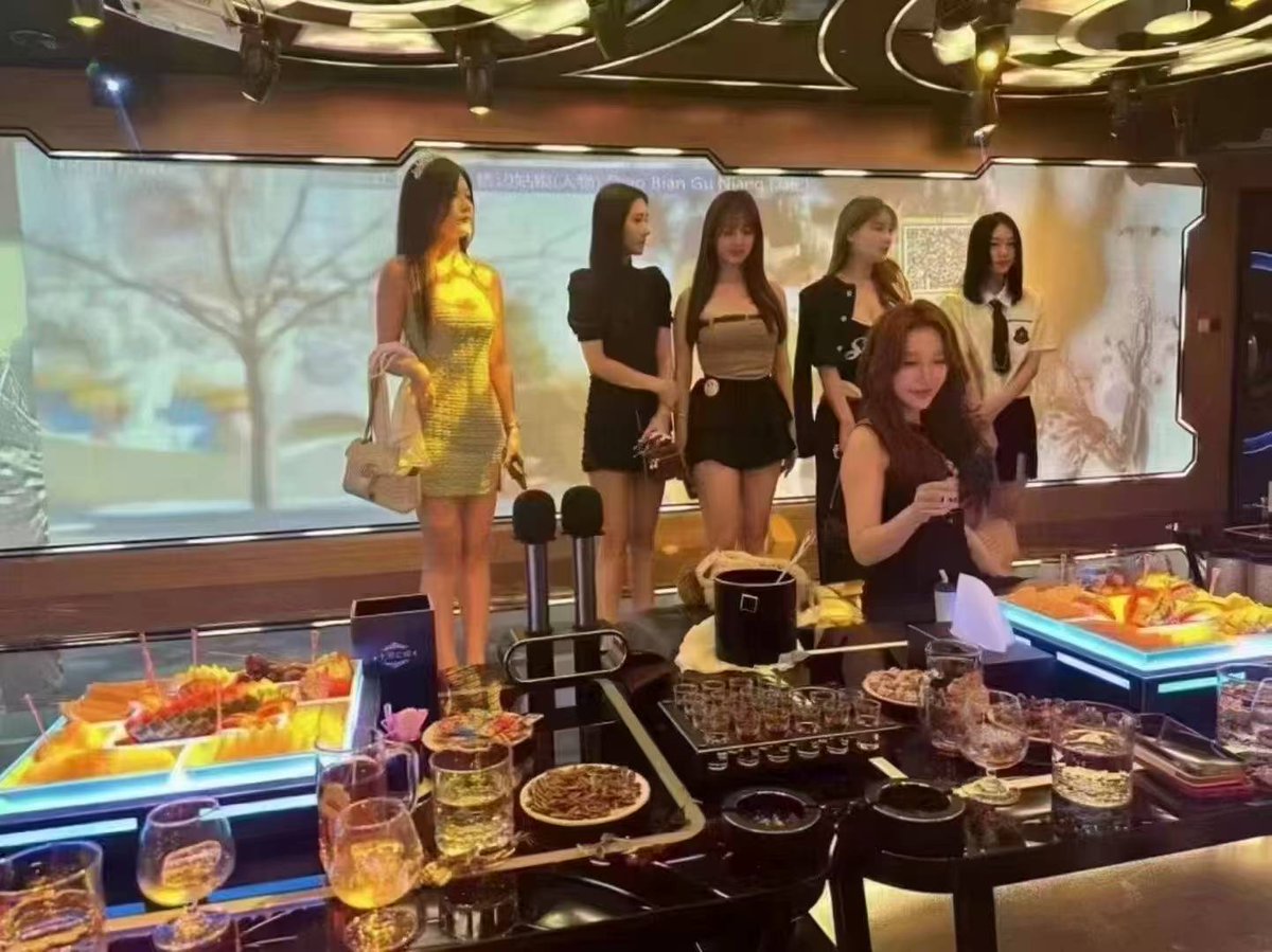 Suradech13 tweet media