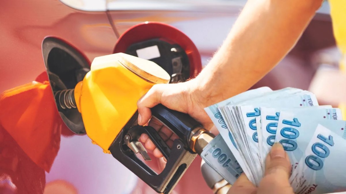 tivi6medya's tweet image. MOTORİN'E İNDİRİM GELİYOR...
Salı gününden itibaren geçerli olmak üzere motorinin litre fiyatında 4,35 liralık bir indirim yapılması bekleniyor.
#motorin #indirim #ekonomi #fiyat #gündem