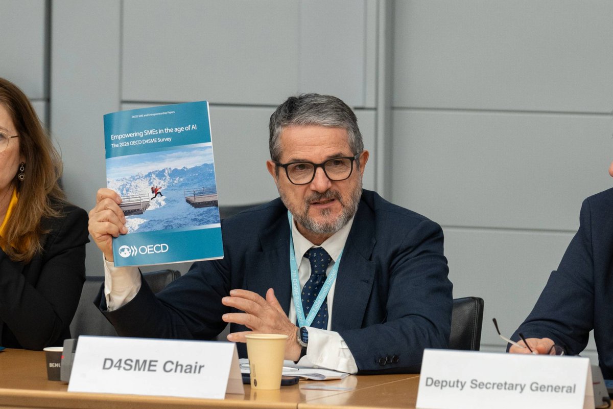 OECD_local's tweet photo. 💡#SME digitalisation is advancing rapidly but unevenly in a fast-evolving AI landscape.

Our #D4SME survey finds:

🔹AI adoption is widespread but use remains basic
🔹Time + cost constraints hinder uptake
🔹Many businesses are unaware of govt support

🔗https://t.co/ID2fbyyuYj https://t.co/81SKDzSOLm
