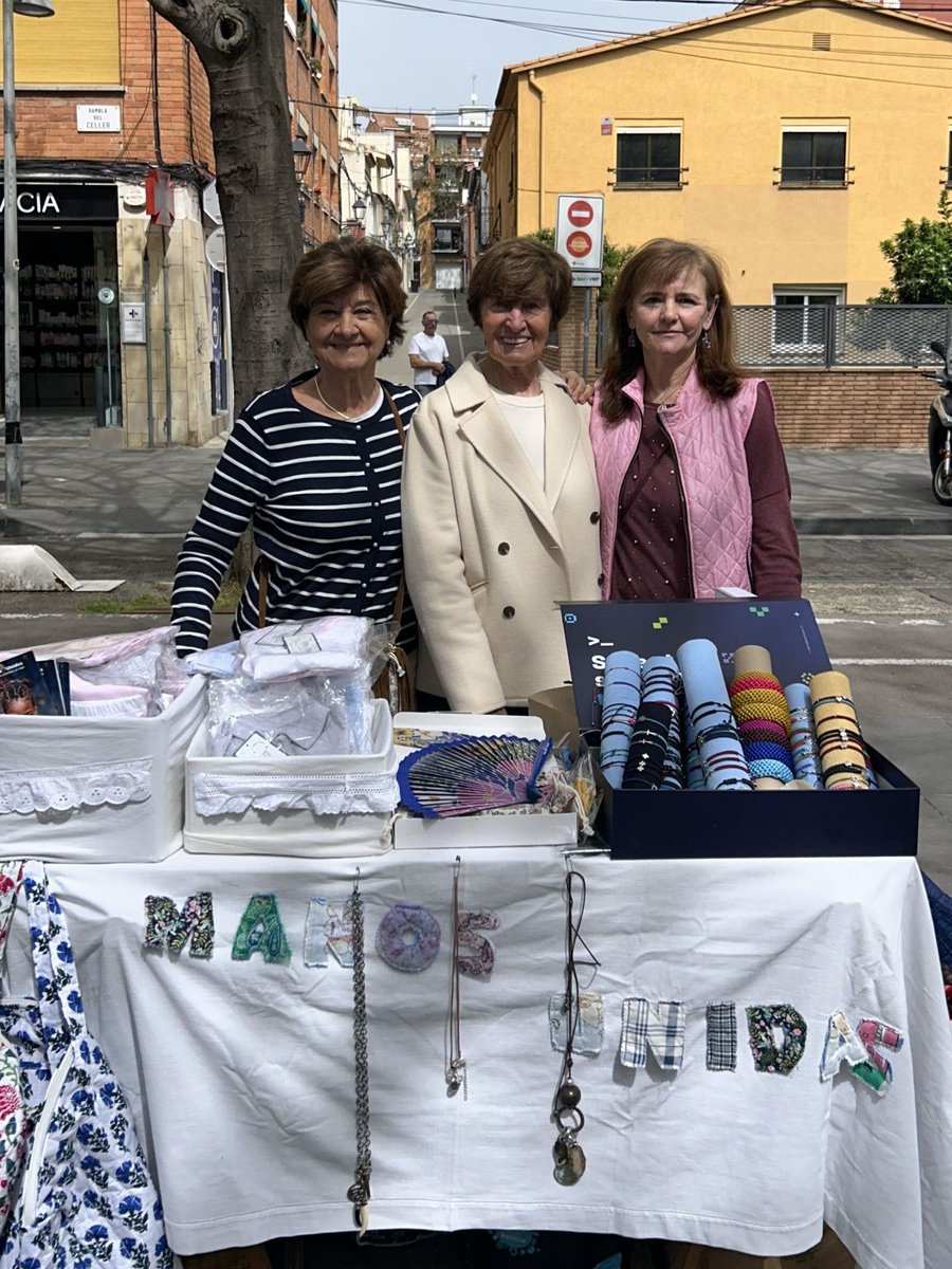 MansUnidesV's tweet image. Dissabte vam estar presents al mercat de segona mà de Sant Cugat del Vallès.

Els donatius solidaris es destinaran als projectes de desenvolupament de #MansUnides, com ara "Millora de les condicions socioeconòmiques de joves tribals a Mokhad" a l'Índia.