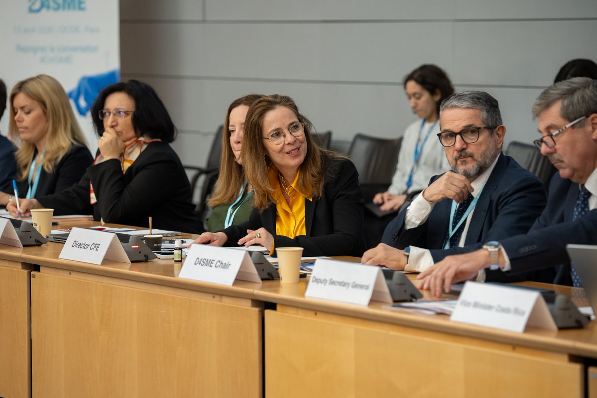 OECD_local's tweet photo. 💡#SME digitalisation is advancing rapidly but unevenly in a fast-evolving AI landscape.

Our #D4SME survey finds:

🔹AI adoption is widespread but use remains basic
🔹Time + cost constraints hinder uptake
🔹Many businesses are unaware of govt support

🔗https://t.co/ID2fbyyuYj https://t.co/81SKDzSOLm