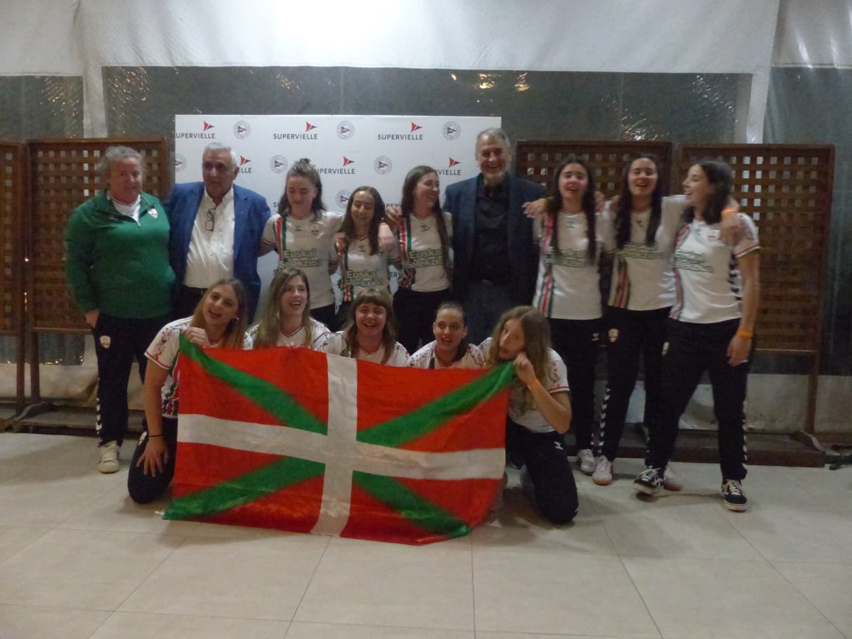 📢 Amaitu da Mendozako Munduko Txapelketa, eta Euskal Pilota Selekzioak txapelketa bikaina osatu du, maila handia emanez modalitate guztietan eta domina ugari eskuratuz.

Hona hemen domina guztiak:

🥇 Urrea – Joko Internazionala emakumezkoetan
🥈 Zilarra – Joko Internazionala