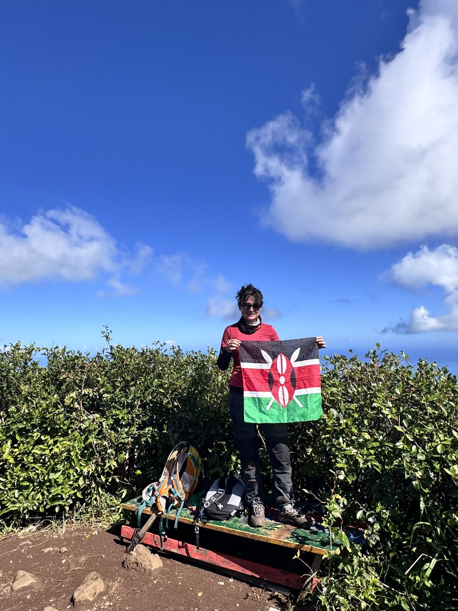 Hike_with_Kate's tweet image. Standing at the highest point in Mauritius 🇲🇺 

📍⛰️ Piton de la petite rivière noire (828m). 

Hike 3/3 done ✅ 

#mauritius