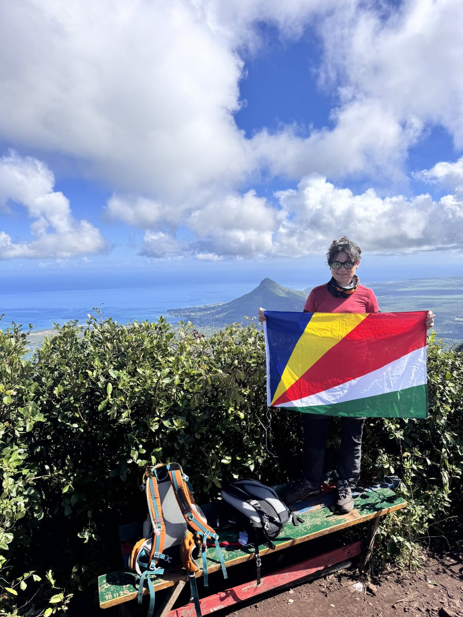 Hike_with_Kate's tweet image. Standing at the highest point in Mauritius 🇲🇺 

📍⛰️ Piton de la petite rivière noire (828m). 

Hike 3/3 done ✅ 

#mauritius