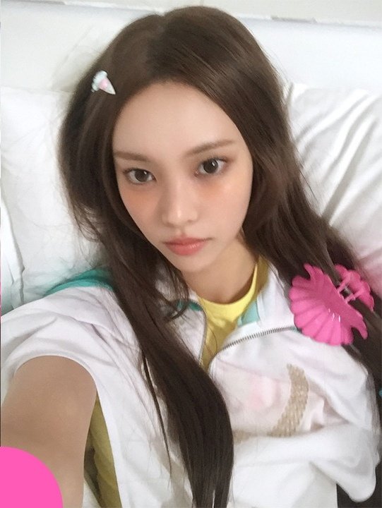 ILLIT PICS tweet media