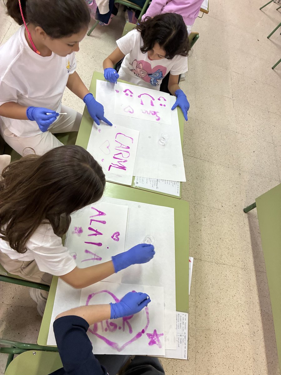 FranciscoJH84's tweet photo. #OUTREACH! Muy feliz de visitar el colegio CEIP Don Jose Marin @CeipJoseMarin para divulgar la ciencia y la química que hacemos en @FjhGroup @UMU a niñ@s de 8-9 años que incluso pudieron realizar sus propios experimentos #TripleF #eLeMCiTy @UMUdivulga @AgEInves @FundacionSeneca https://t.co/79NPSNVpeW